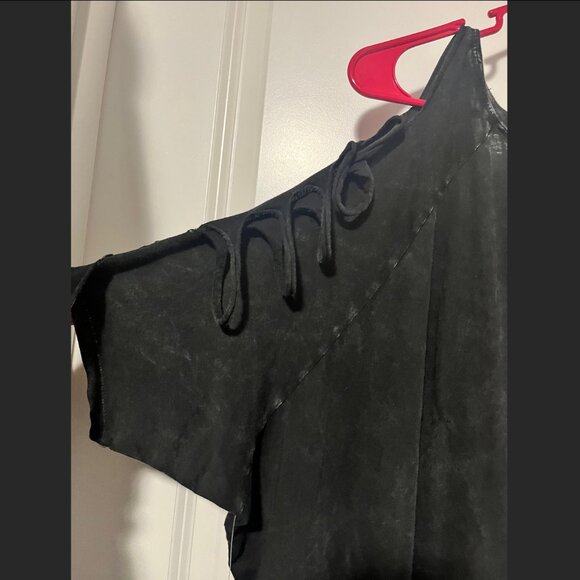 Torrid Universal Monsters Dracula Black Mineral Wash Slashed Crew Top 4/4X NWT - Picture 7 of 8